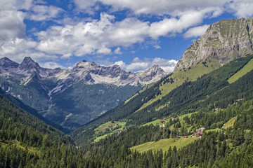 Fototapeta na wymiar Bschlaber Tal und Lechtaler Alpen