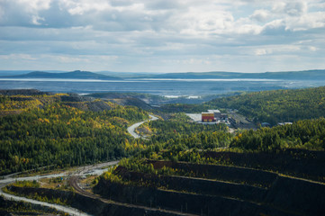 Пейзаж с видом на карьер рядом с городом Качканар 