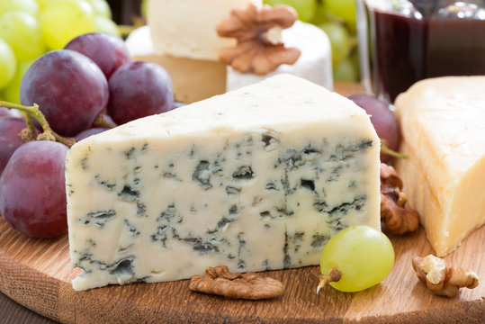 blue cheese, cheddar, camembert and fresh grapes