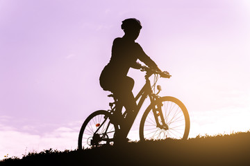Obraz premium Silhouette of the cyclist riding a mountain bike.
