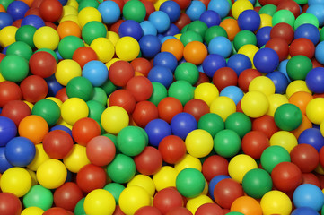 Fototapeta na wymiar background of many plastic balls in a pool