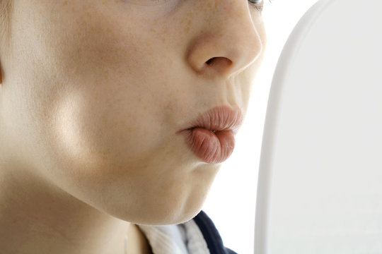 &Uuml;bung mit Zunge bei Logop&auml;die und Spachtherapie sowie Sprechtherapie 