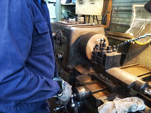 lavorare con il tornio