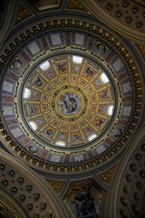 Fototapeta premium CUPULA DE LA BASILICA DE SAN ESTEBAN