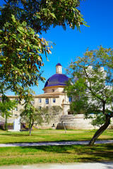 Fototapeta premium Valencia Turia river park with San Pio V museum