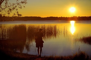 Fototapeta premium man watches the sun go down