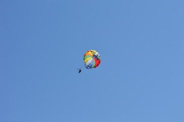 Parachute ascensionnel sur une plage de Galice