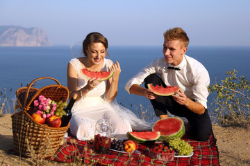 Wedding picnic on the coast - 92087728