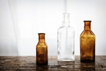 アンティークの小ビン
