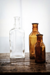 アンティークの小ビン
