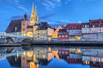 Fototapeten Historical Stone Bridge and Bridge tower in Regensburg © bbsferrari