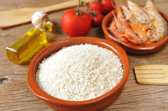 ingredients to prepare a spanish paella or arroz negro