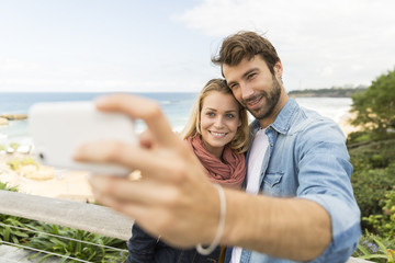 Obraz premium couple making selfie photo