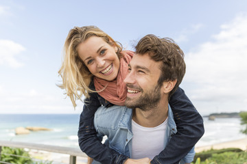 Obraz premium Couple piggyback