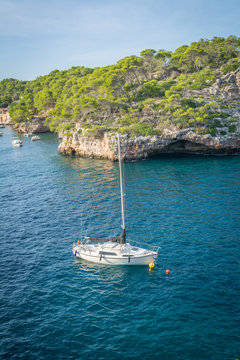 Segelboot in der Cala Figuera, Mallorca