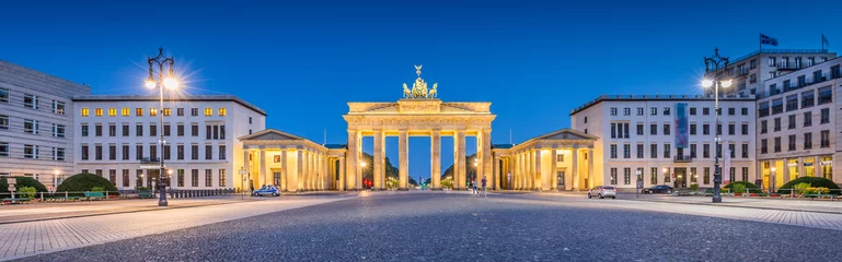 Fototapeten Pariser Platz with Brandenburg Gate at night, Berlin, Germany © JFL Photography