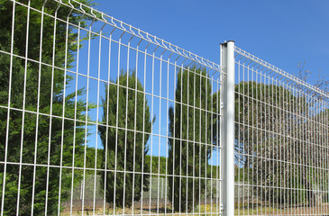 Clôture de panneaux grillagés