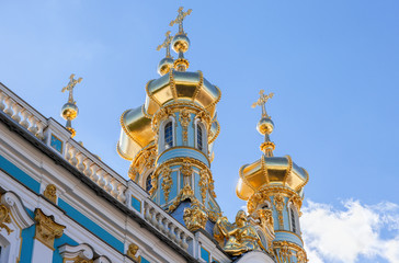 Fototapeta na wymiar Golden domes of the Church of the Resurrection of Christ against