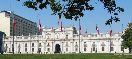 Panorama des Präsidentenpalast La Moneda in Santiago/Chile