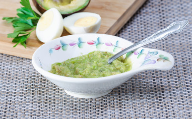 Avocado paste with egg
