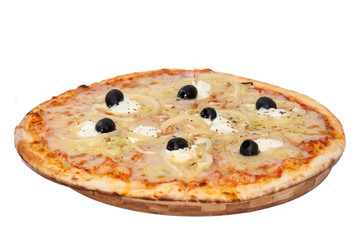 Whole pizza with onion rings and black olives