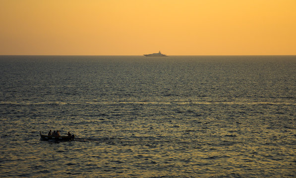 Fototapeta Corniglia, five lands, boat versus yatch