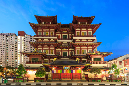 Buddha's Relic Tooth Temple in Singapore Chinatown