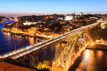 Fototapeta na wymiar Night view of the historic city of Porto.
