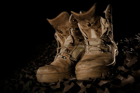 Soldatenstiefel stehend