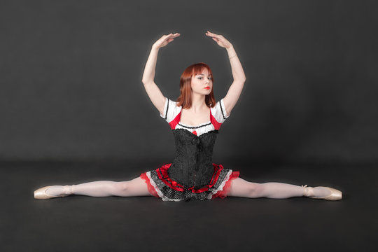 girl sitting on the splits