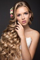 Naklejka premium Beautiful blond woman in image of the bride with flowers. Beauty face and Hairstyle