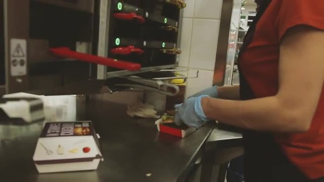 how to make hamburgers in a restaurant kitchen