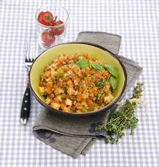 Wheat fried with vegetables