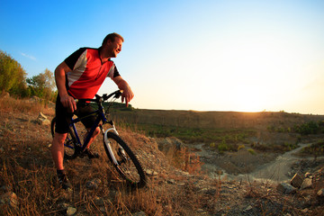 Fototapeta na wymiar Mountain Bike cyclist riding outdoor
