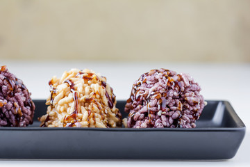 Rice cracker or puffed rice with sugar