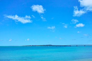 伊良部大橋と海