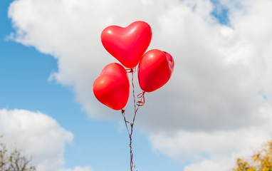Fototapeta na wymiar red heart balloons outdoors