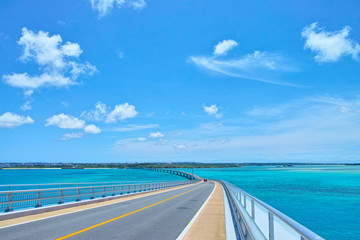 真夏の伊良部大橋と宮古島