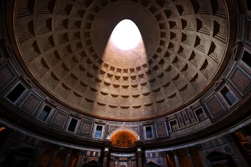 Fotobehang Rome Het Pantheon, Rome, Italië. Licht schijnt door een oculus in het plafond
