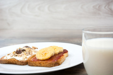 Milk and toast with bananas and cereals