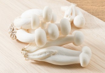 Fototapeta na wymiar White Shimeji Mushroom on A Wooden Cutting Board
