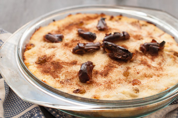 Casserole of cottage cheese with raisins, dates