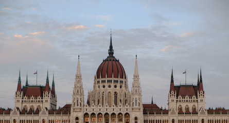 Obraz premium The Hungarian Parliament building at sunset