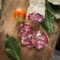 Salsiccia secca di suino, cucina italiana