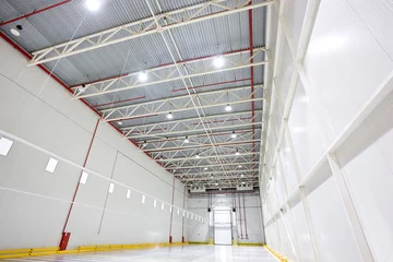 Cercles muraux Bâtiment industriel Nouvel entrepôt vide pour produits réfrigérés