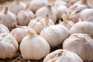 garlic on the bamboo basket
