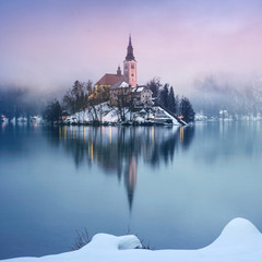 Fototapeta na wymiar rainy of day at the lake Bled in winter