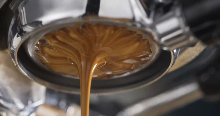 Foto op Plexiglas espresso coffee extraction with bottomless filter, © GCapture