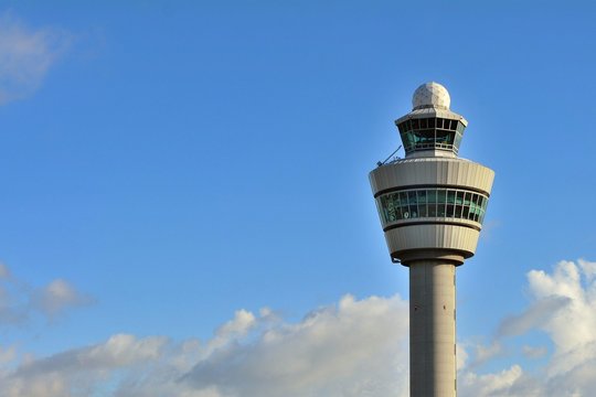 オランダ　アムステルダム　スキポール空港の管制塔