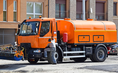 Spraying lorries at the road construction